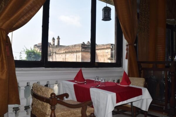 sheesh mahal Orchha 4